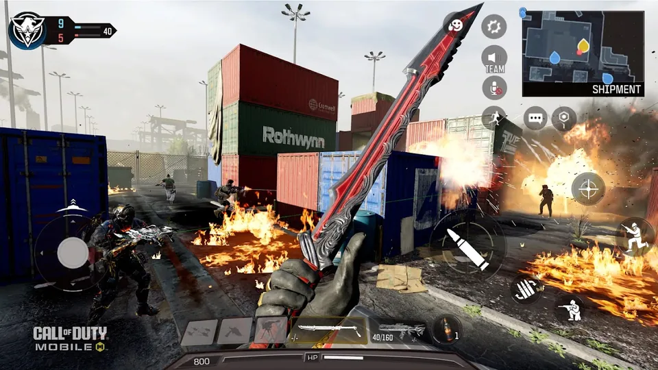 Partida do Call of Duty: Mobile no mapa Shipment, com placar 9 contra 5, joystick virtual à esquerda e minimapa no canto